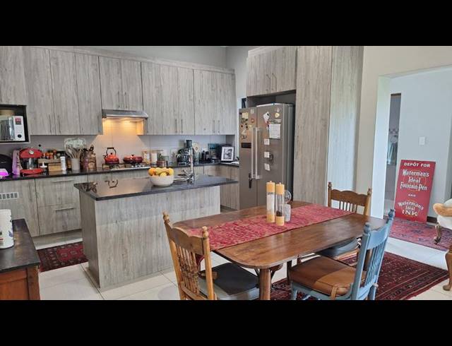 3 BEDROOM HOUSE FOR SALE IN MIDSTREAM ESTATE